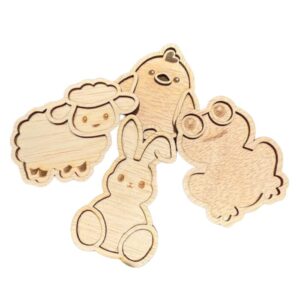 Houten decoratiefiguurtjes in de vorm van schattige dieren: schaap, beer, konijn en kikker